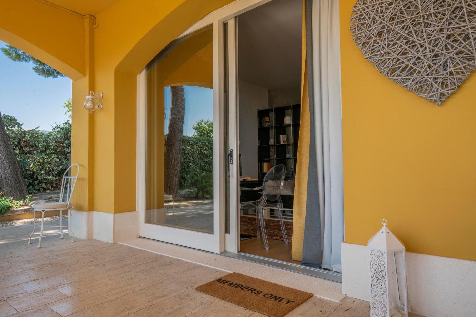 Tra Gli Alberi E Il Mare Bed & Breakfast Sirolo Bilik gambar