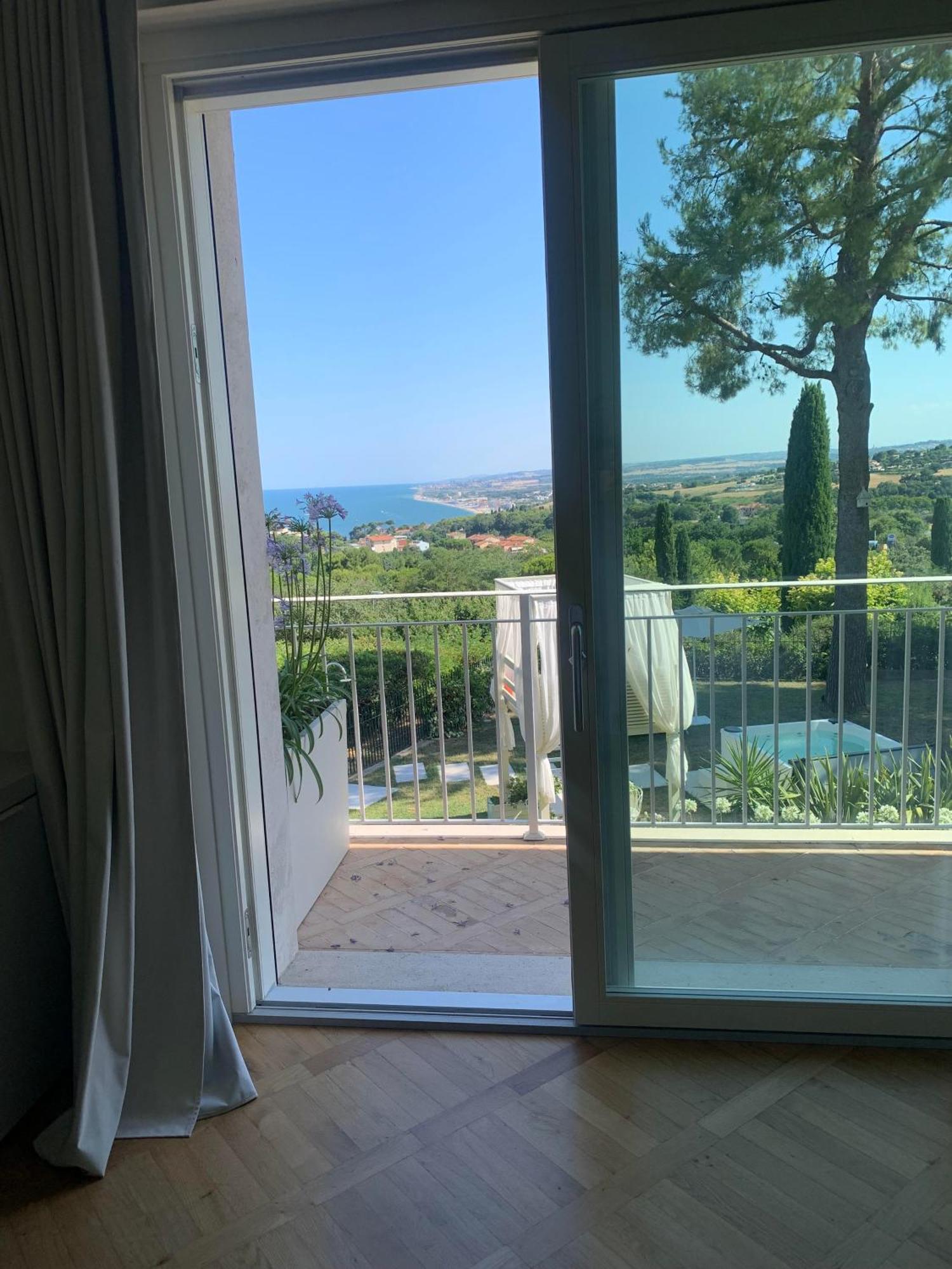 Tra Gli Alberi E Il Mare Bed & Breakfast Sirolo Luaran gambar