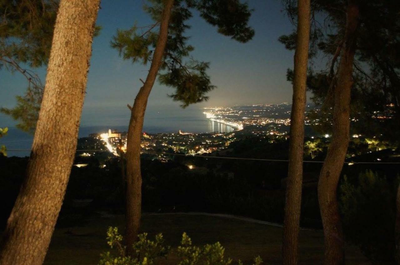 Tra Gli Alberi E Il Mare Bed & Breakfast Sirolo Luaran gambar