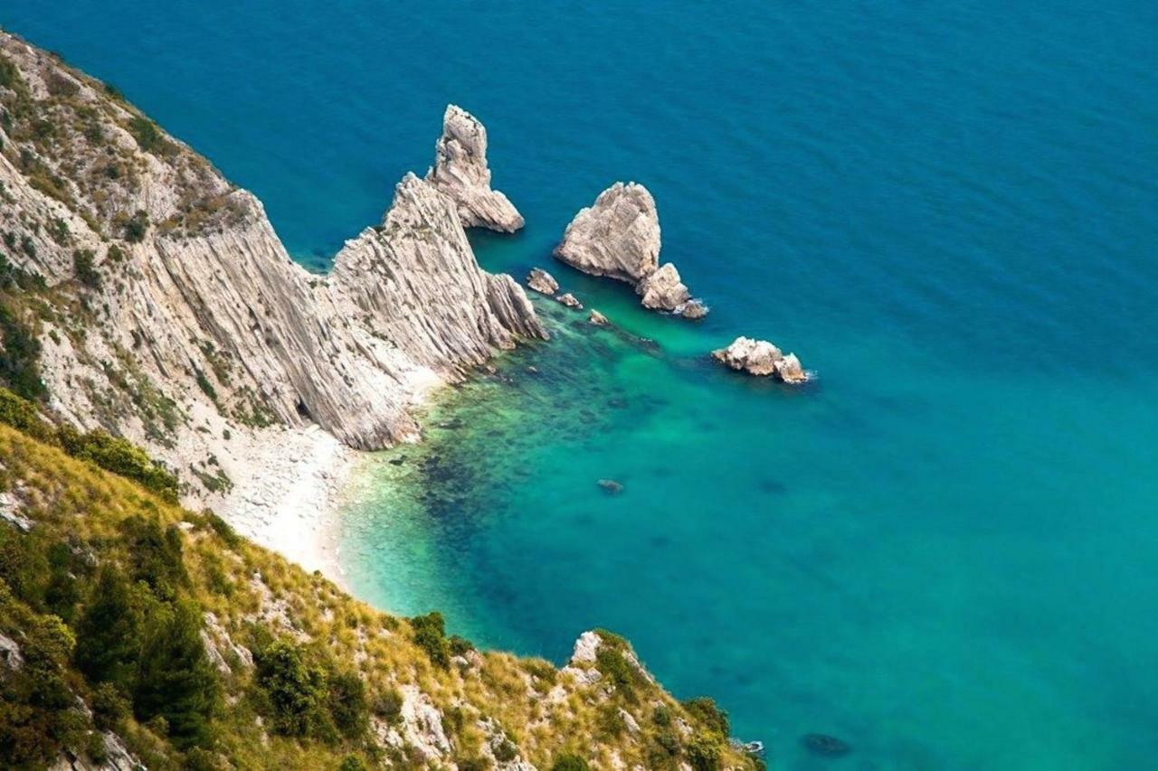 Tra Gli Alberi E Il Mare Bed & Breakfast Sirolo Luaran gambar